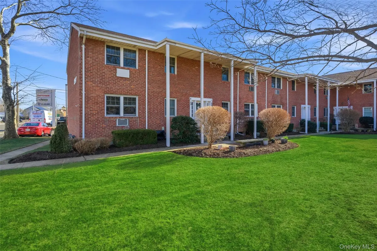 297 Merrick RD #D 1, Amityville, NY 11701