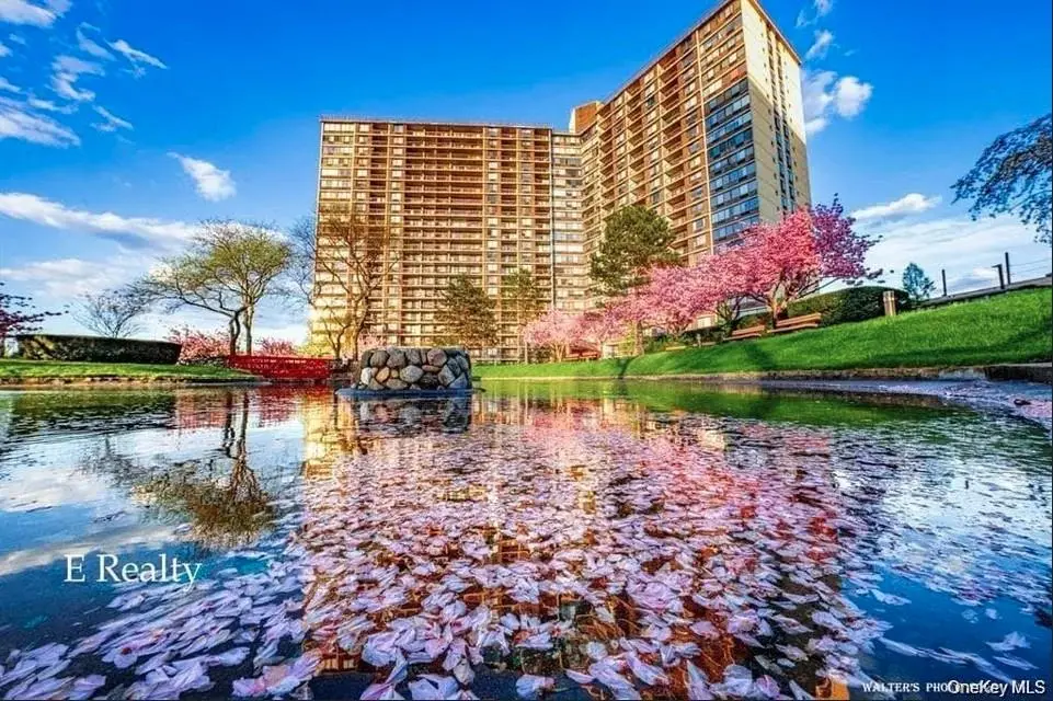 2 Bay Club DR #11Z, Bayside, NY 11360