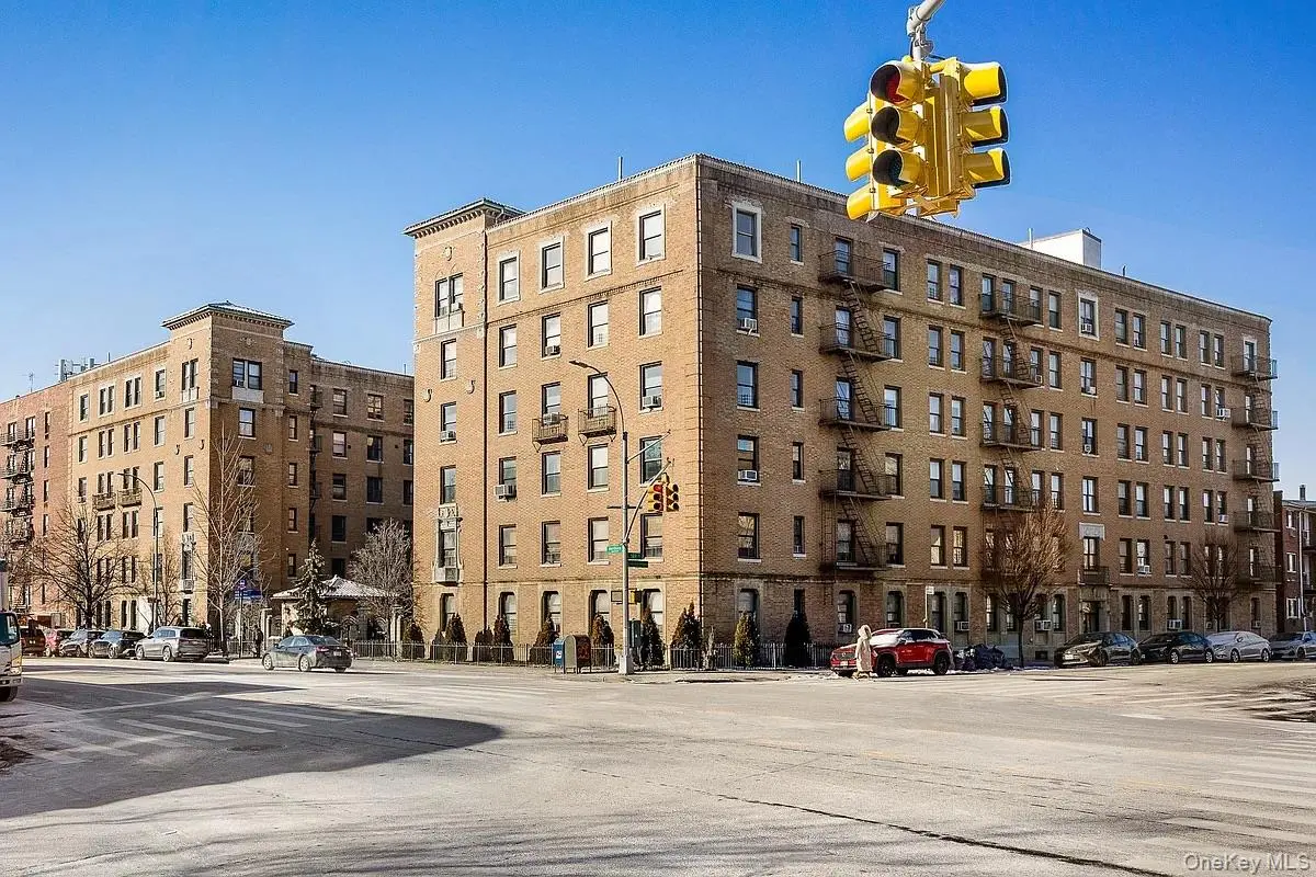 148-09 Northern BLVD #1J, Flushing, NY 11354