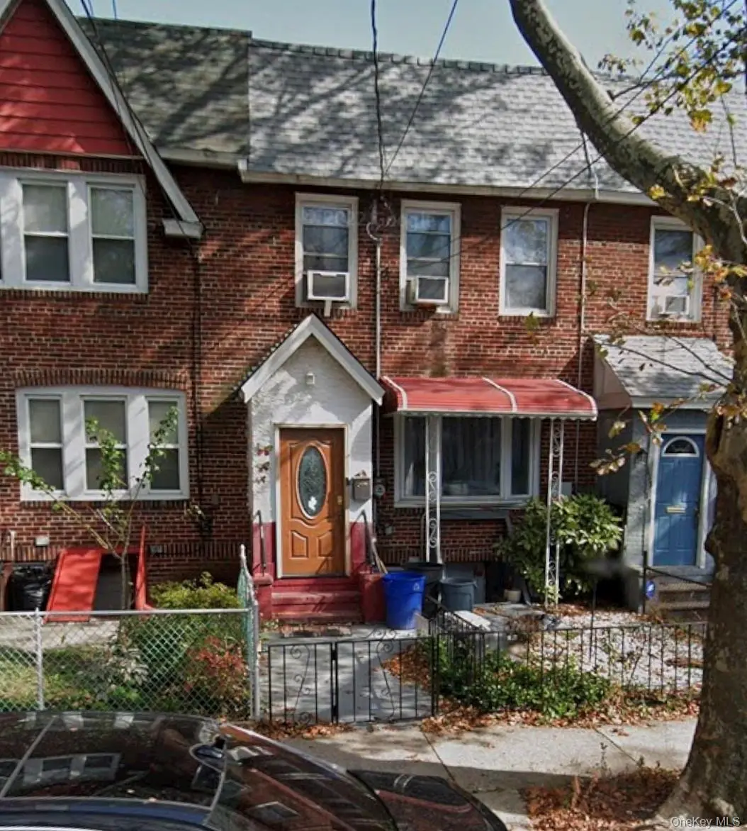 11315 205th ST, Saint Albans, NY 11412