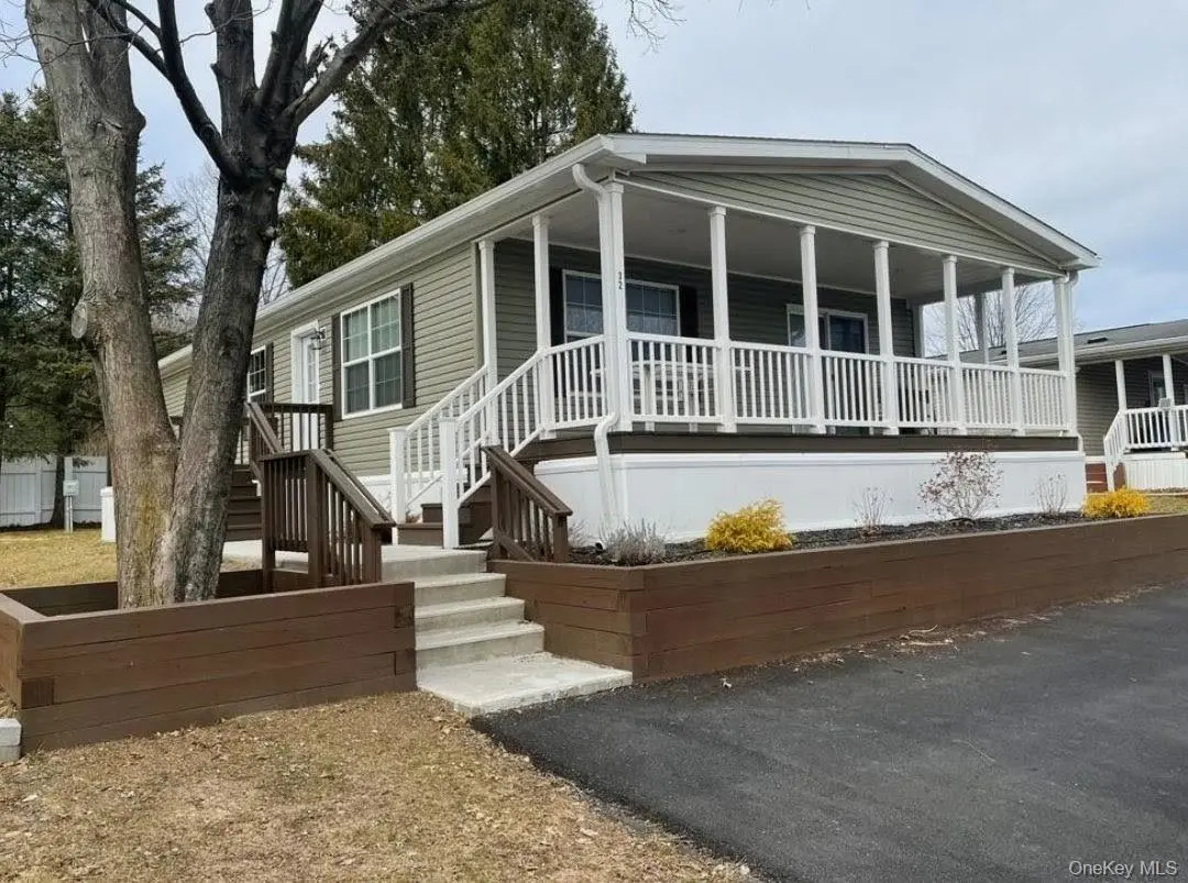 32 Scribo LN, Wappingers Falls, NY 12590