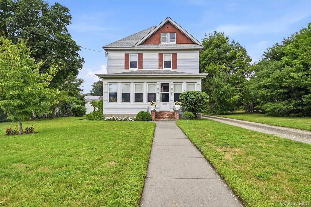 68 Jayne AVE, Patchogue, NY 11772