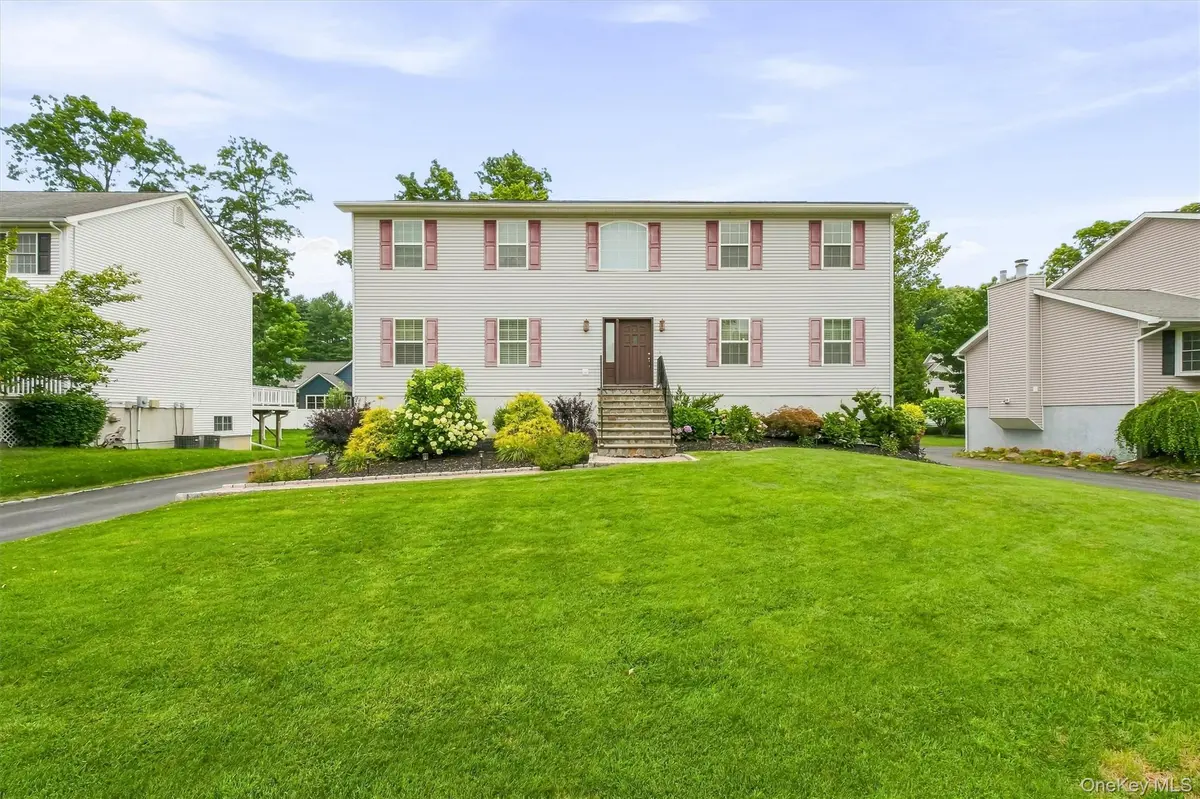 5 Marie CT, Poughkeepsie, NY 12601