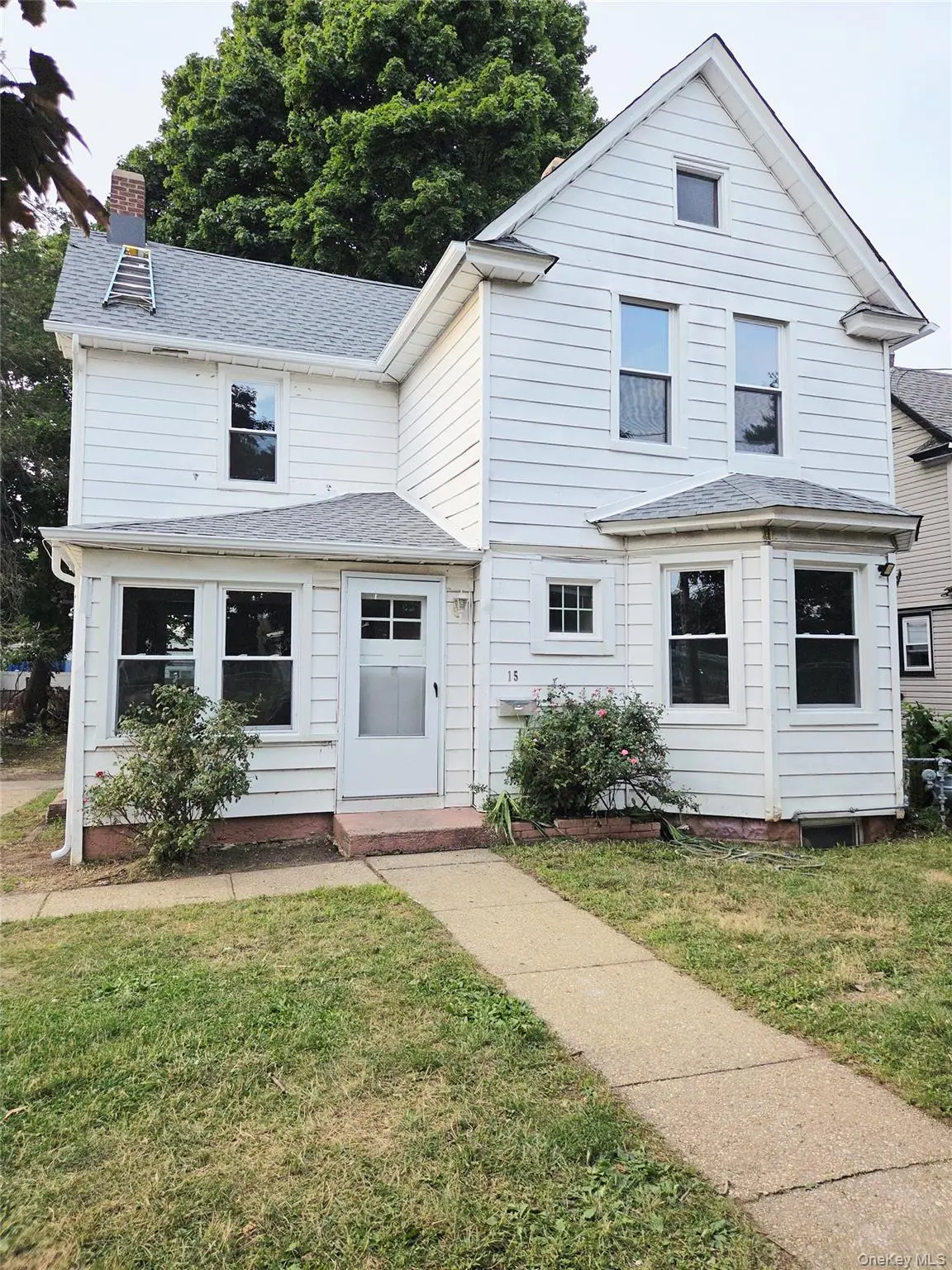 15 Lawson ST, Hempstead, NY 11550