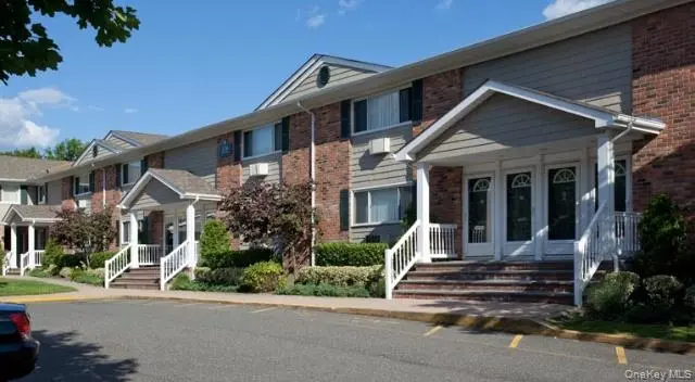 134 Park AVE #10U, Babylon, NY 11702
