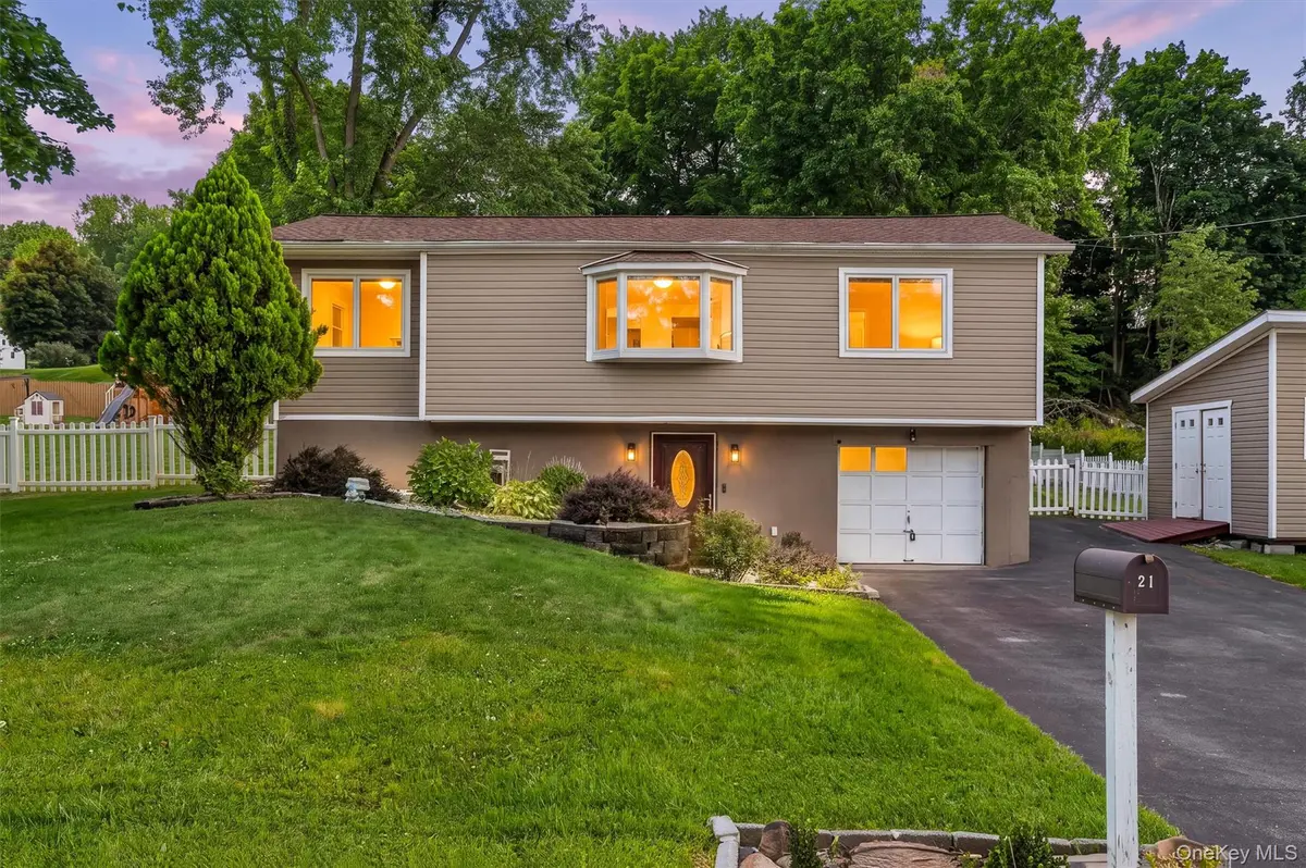21 Trotting DR, Chester, NY 10918