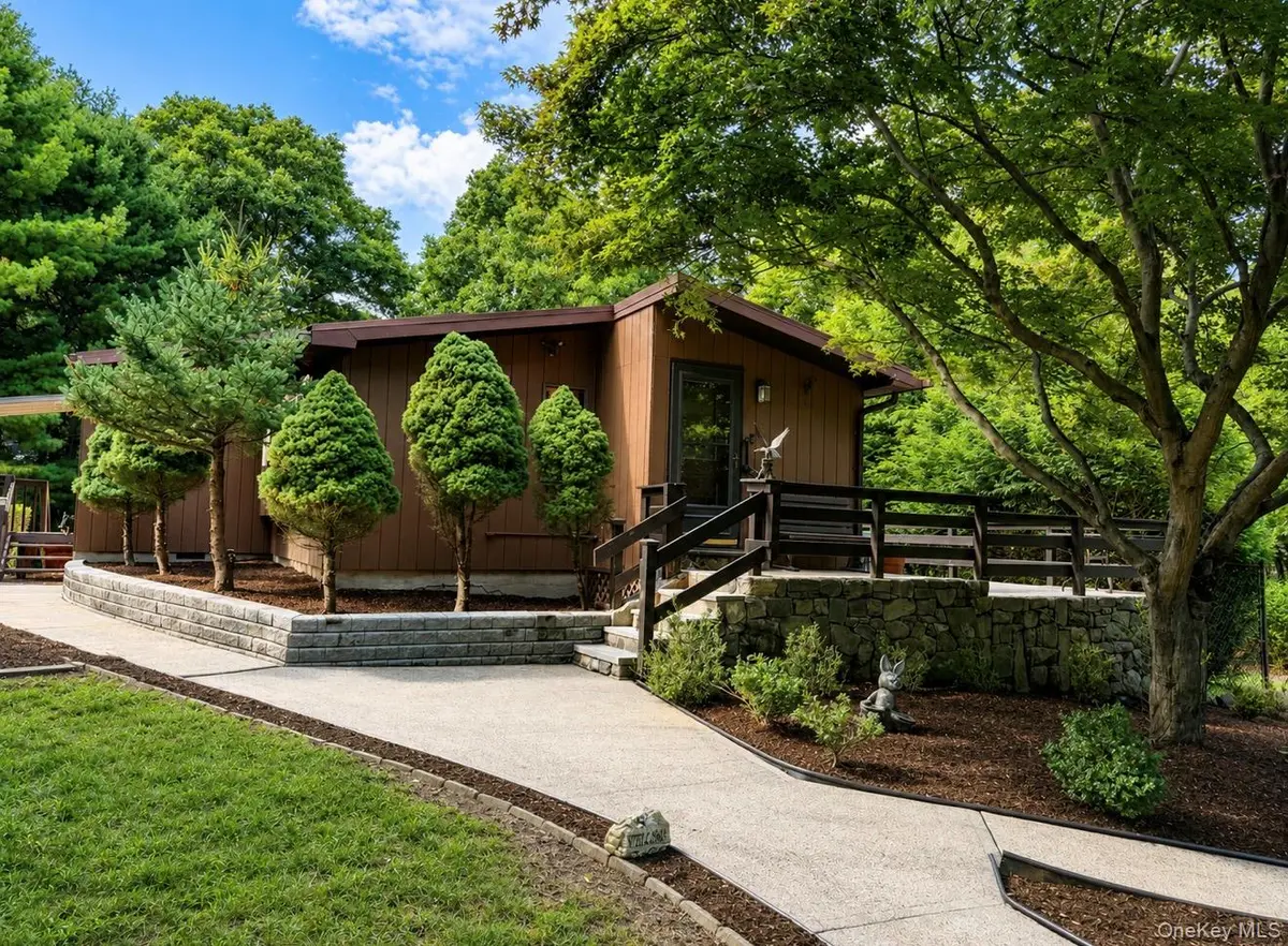 61 Lakeview DR, Tomkins Cove, NY 10986
