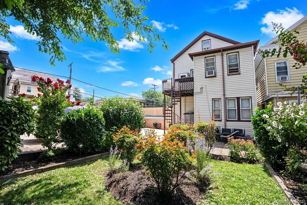 122-15 23rd AVE, College Point, NY 11356