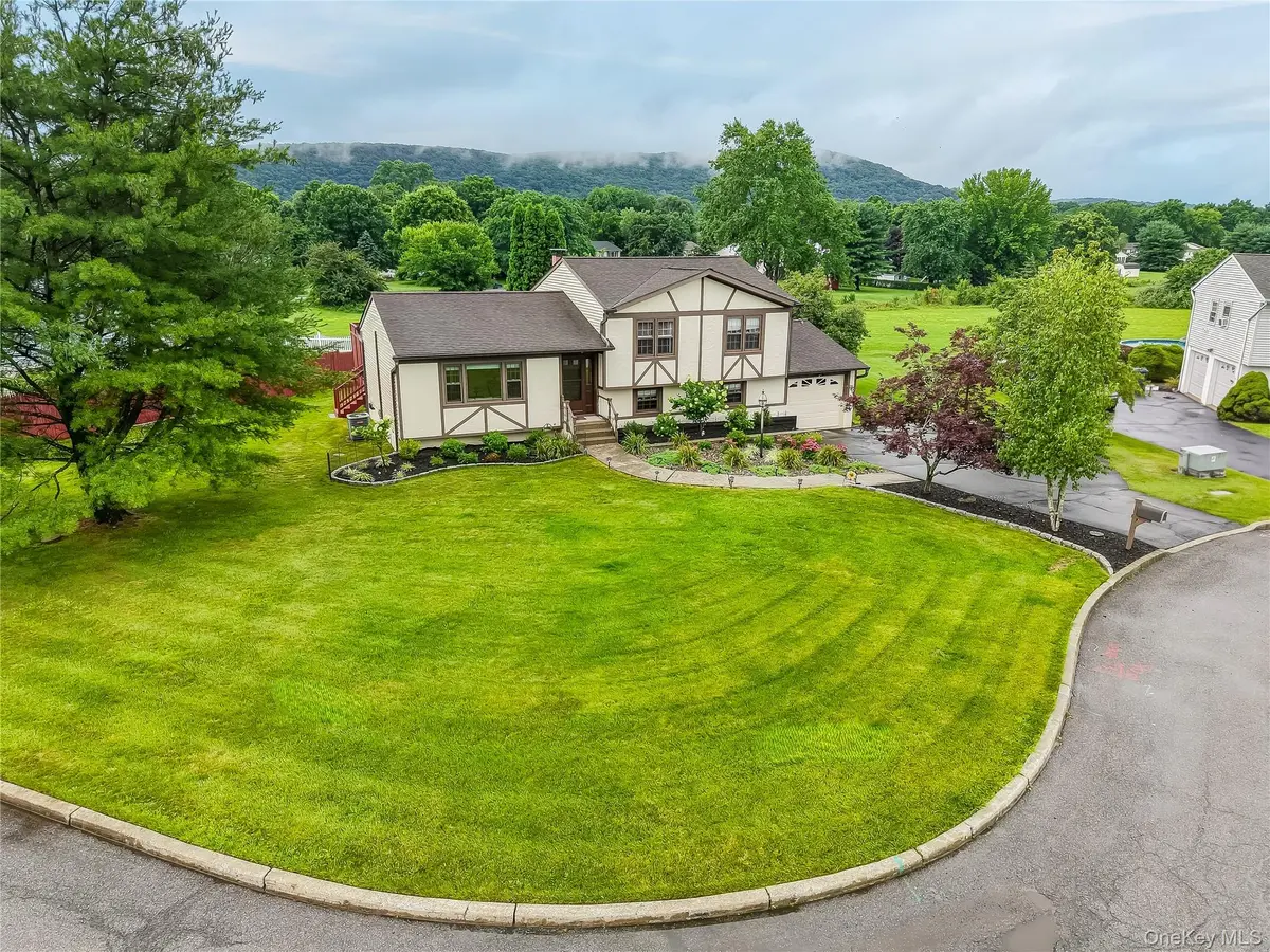 23 Buckingham PL, Washingtonville, NY 10992