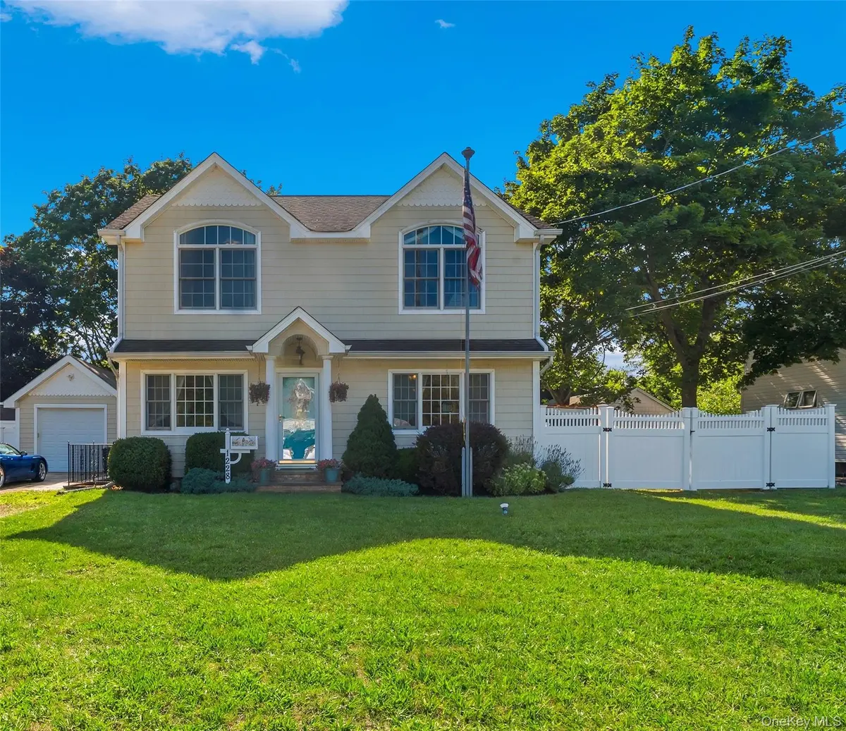 1228 Hyman AVE, Bay Shore, NY 11706