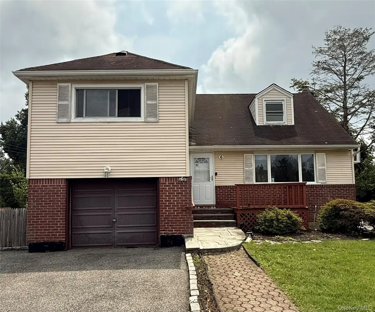 6 Gateway ST, Bethpage, NY 11714
