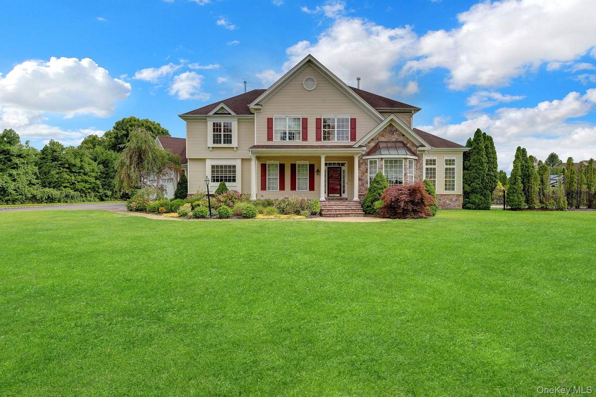 7 Brookline CT, Wading River, NY 11792