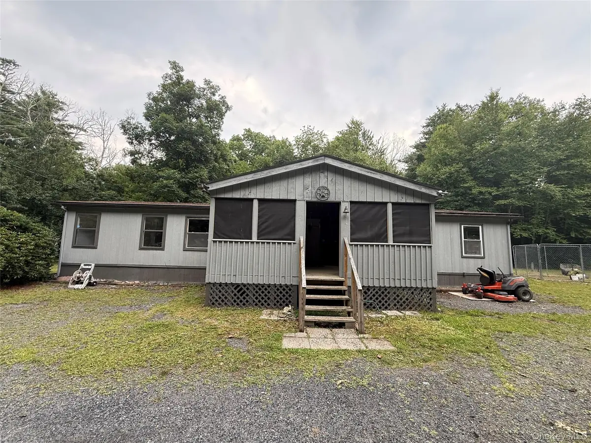 61 W Peenpack TRL, Sparrowbush, NY 12780