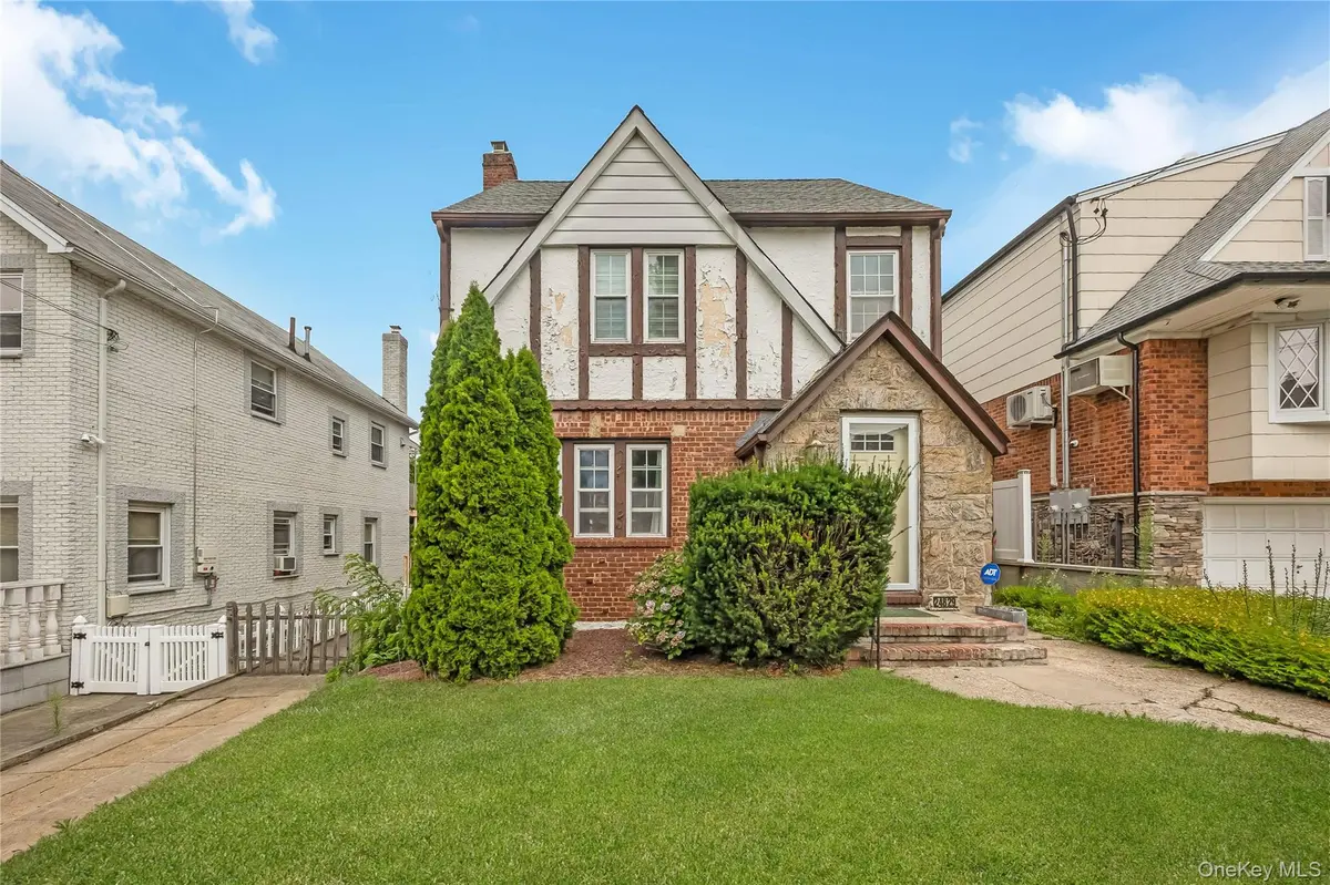 24829 Cambria AVE, Little Neck, NY 11362