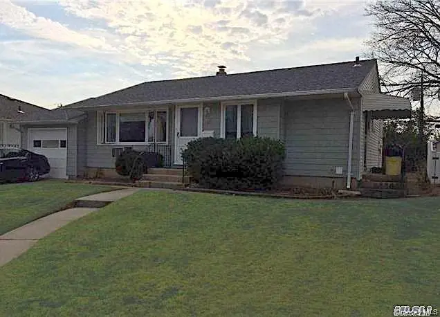 161 Dartmouth DR, Hicksville, NY 11801