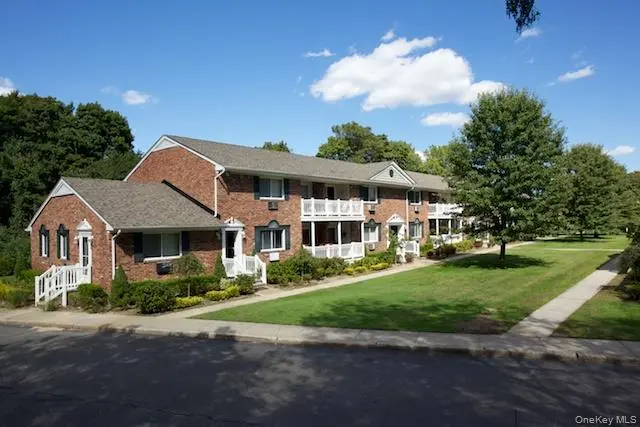 16 Garfield AVE #32-C, Sayville, NY 11782