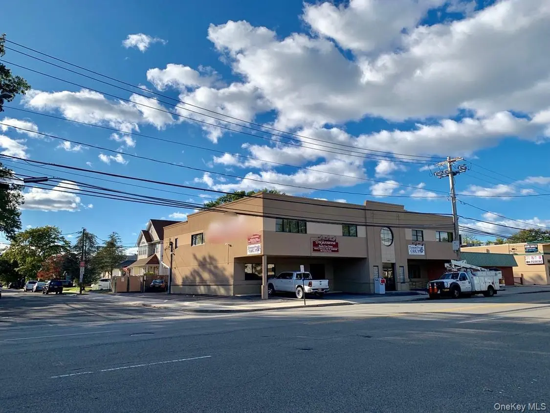 1061 N Broadway, Massapequa, NY 11758