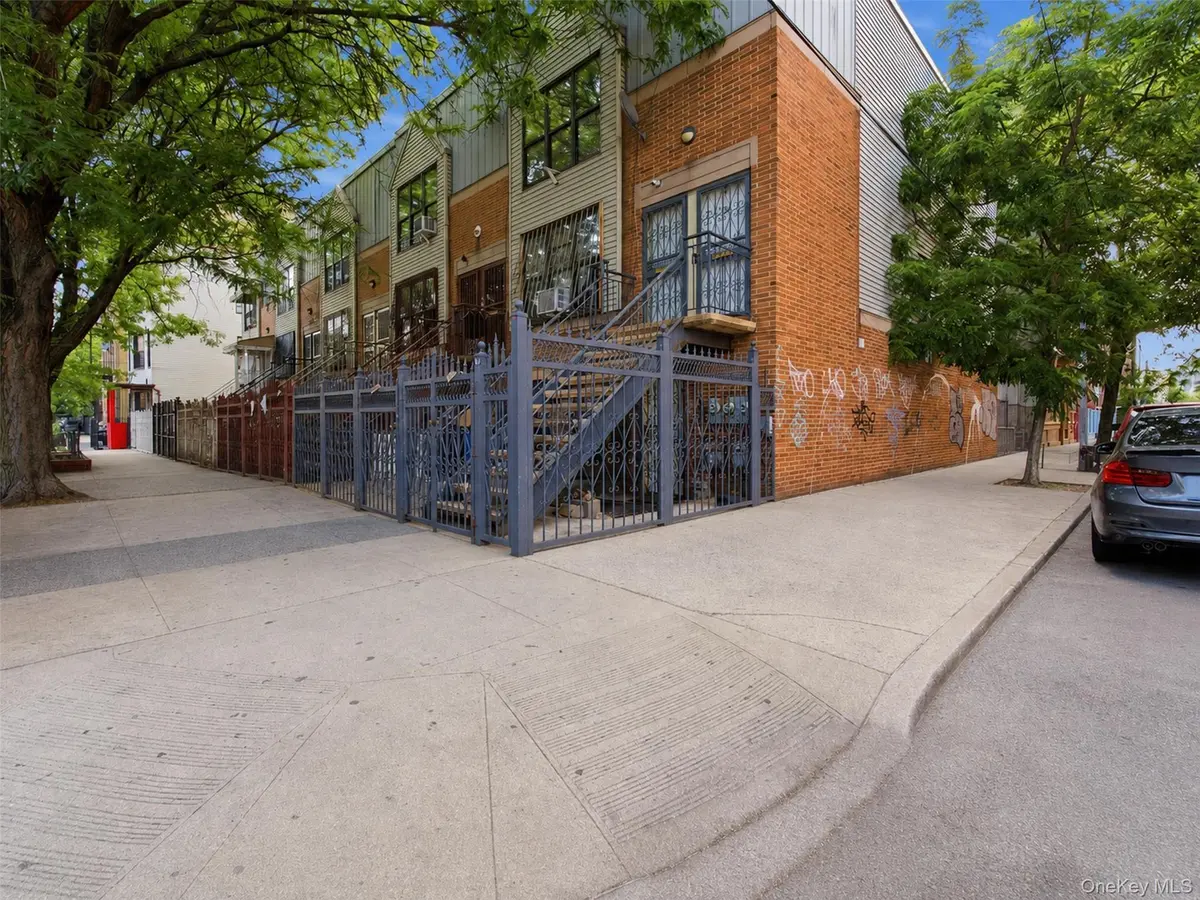 2000 Mapes AVE, Bronx, NY 10460