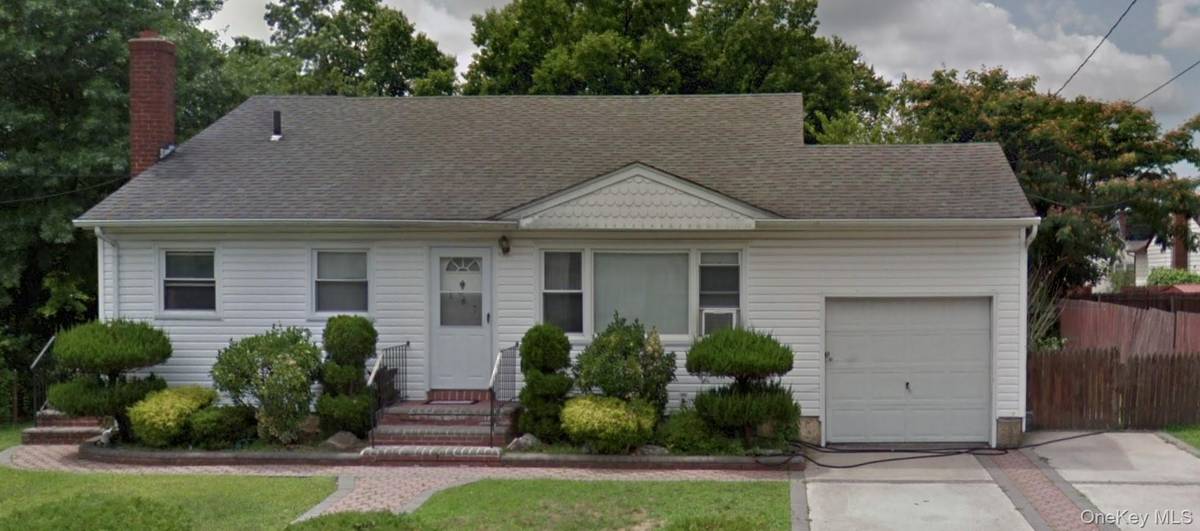 187 Urban AVE, Westbury, NY 11590