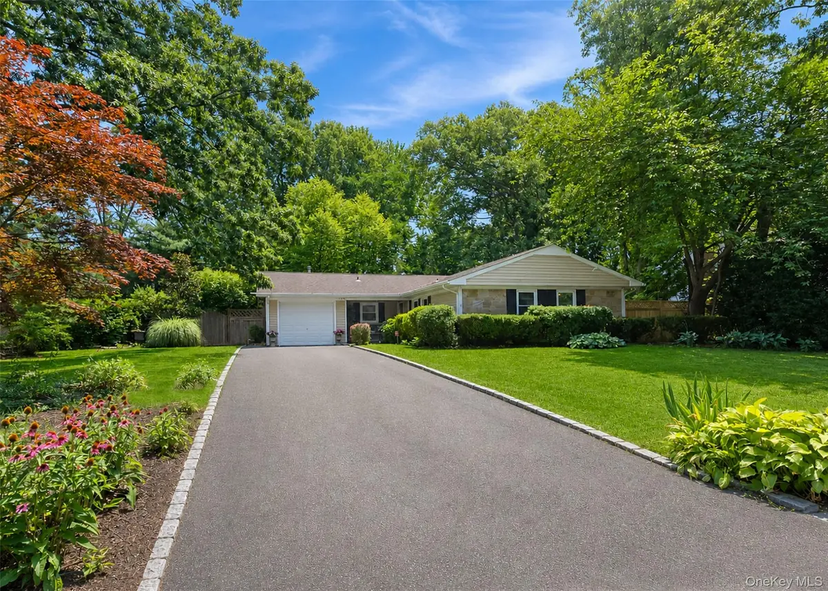 19 Pennaquid RD, Coram, NY 11727
