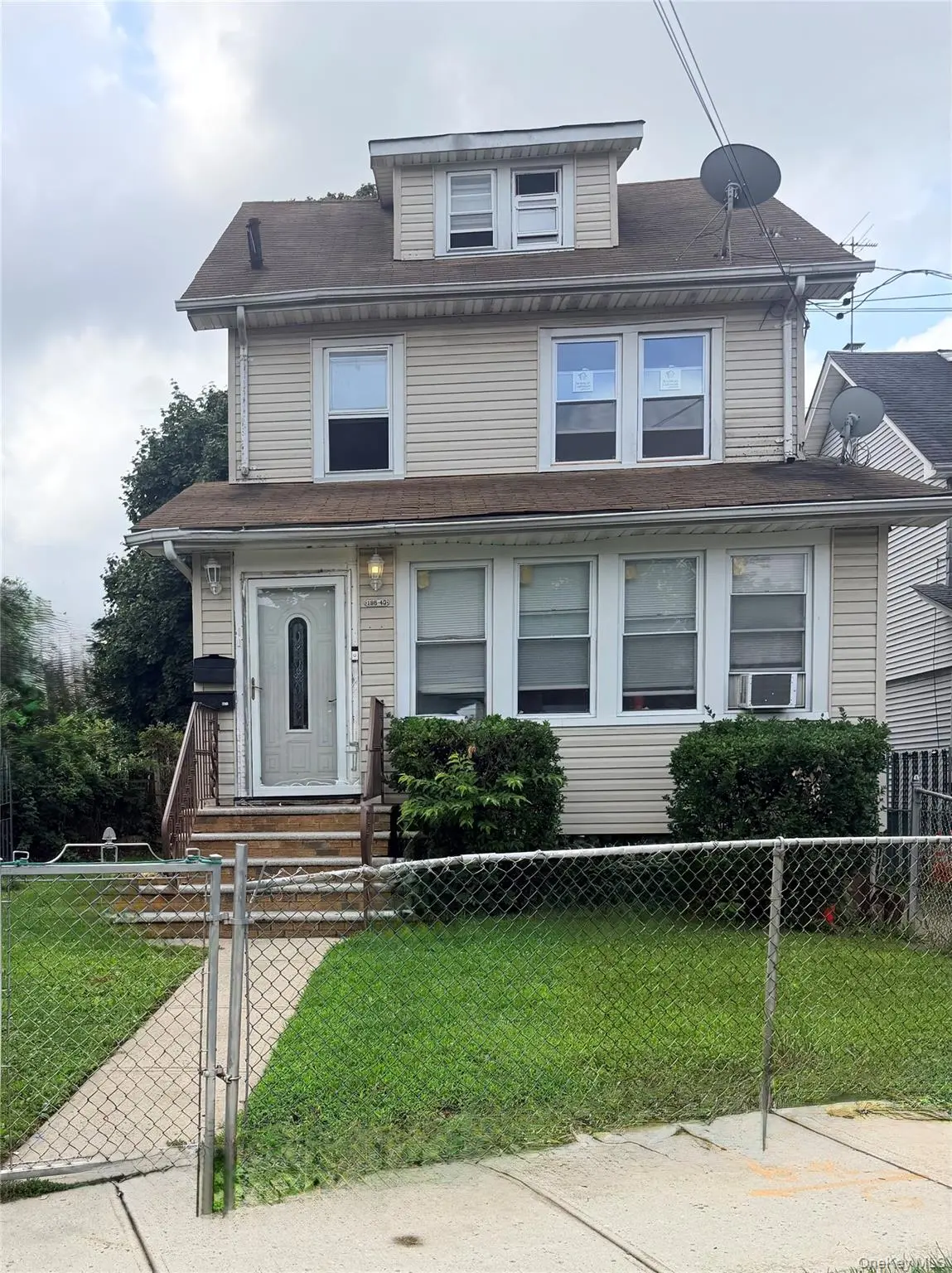 18640 Murdock AVE #2nd Floor, Saint Albans, NY 11412