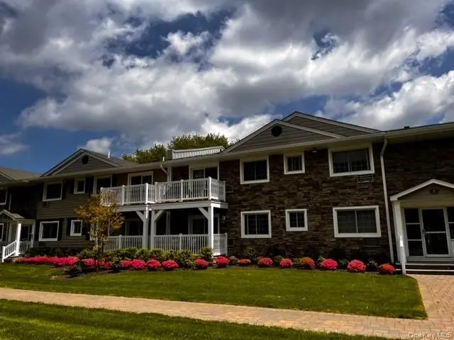 5 Williams BLVD #5-1N, Lake Grove, NY 11755