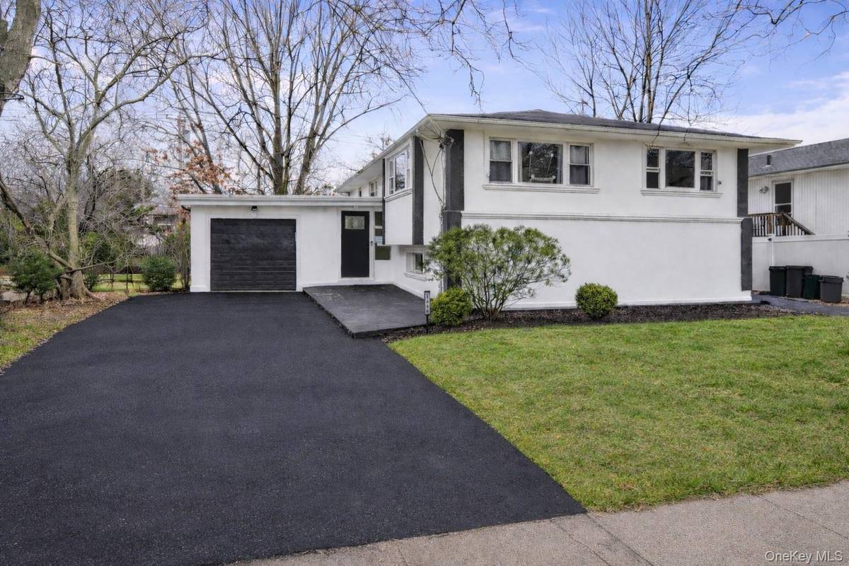 1016 Westwood RD, Woodmere, NY 11598