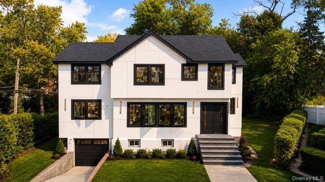 1 Garland LN, Valley Stream, NY 11581
