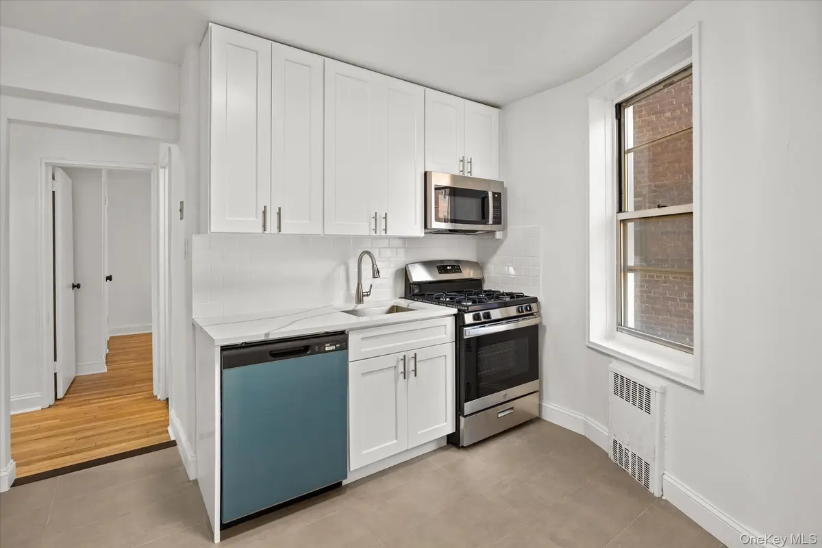 67-30 Clyde ST #3B, Forest Hills, NY 11375