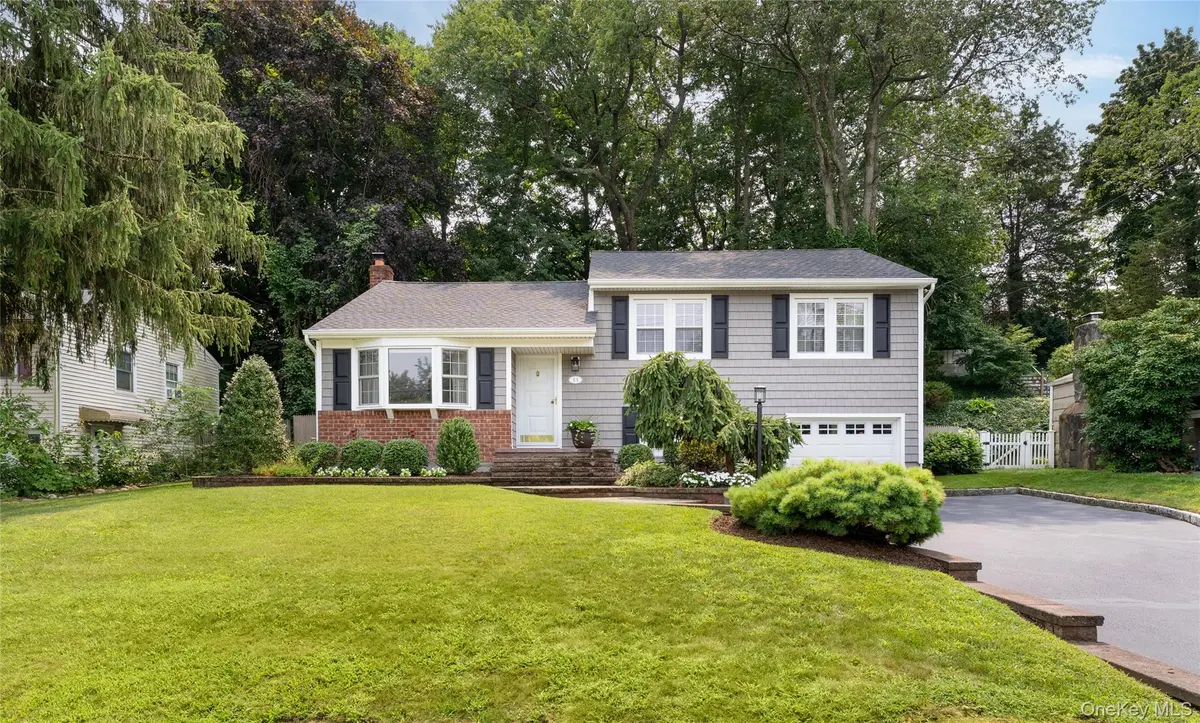 13 Longford ST, Huntington, NY 11743