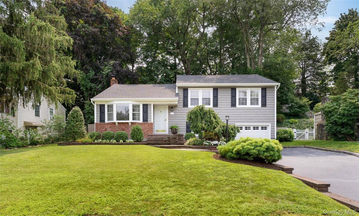 13 Longford ST, Huntington, NY 11743