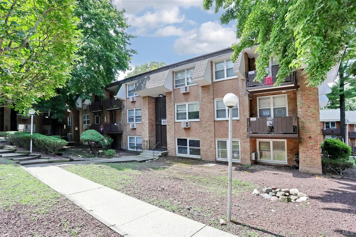 180 Kearsing Pkwy #B, Monsey, NY 10952