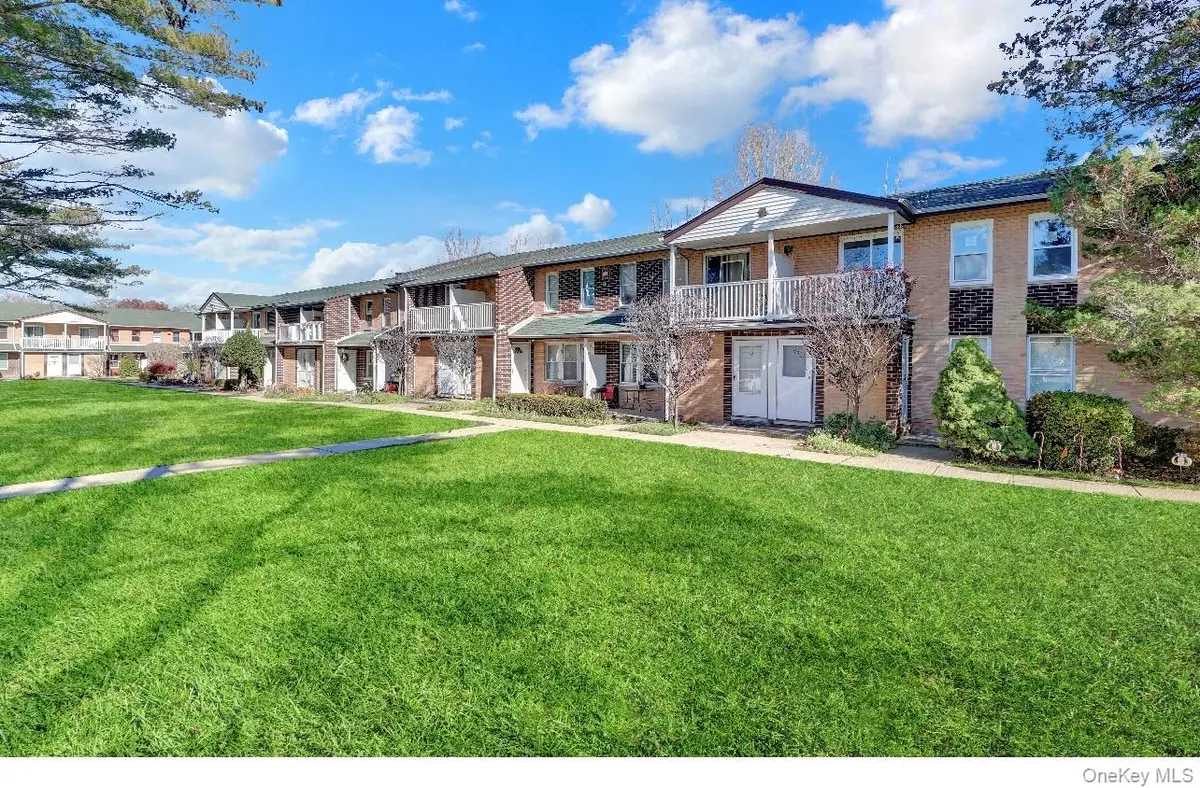105 Artist Lake DR, Middle Island, NY 11953