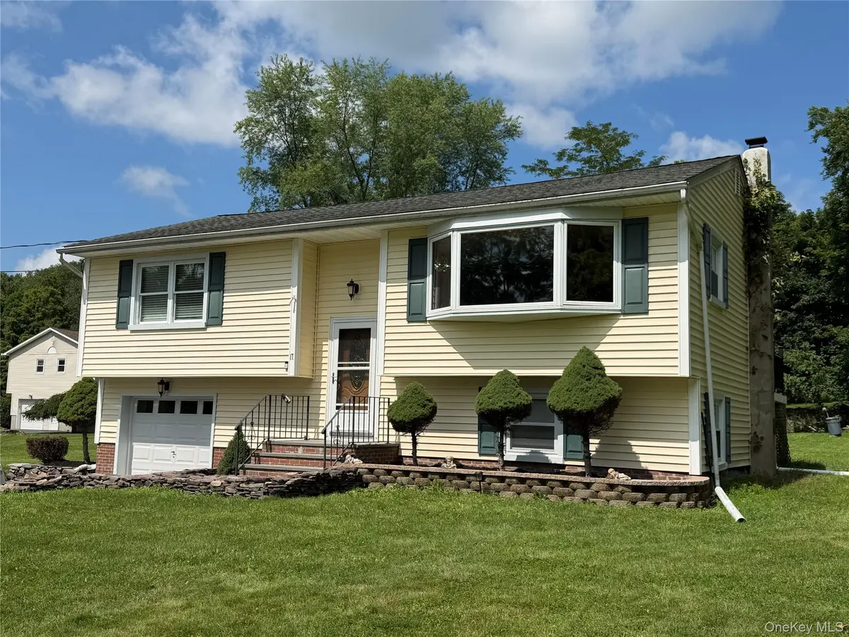 17 Hunter ST, Highland Mills, NY 10930