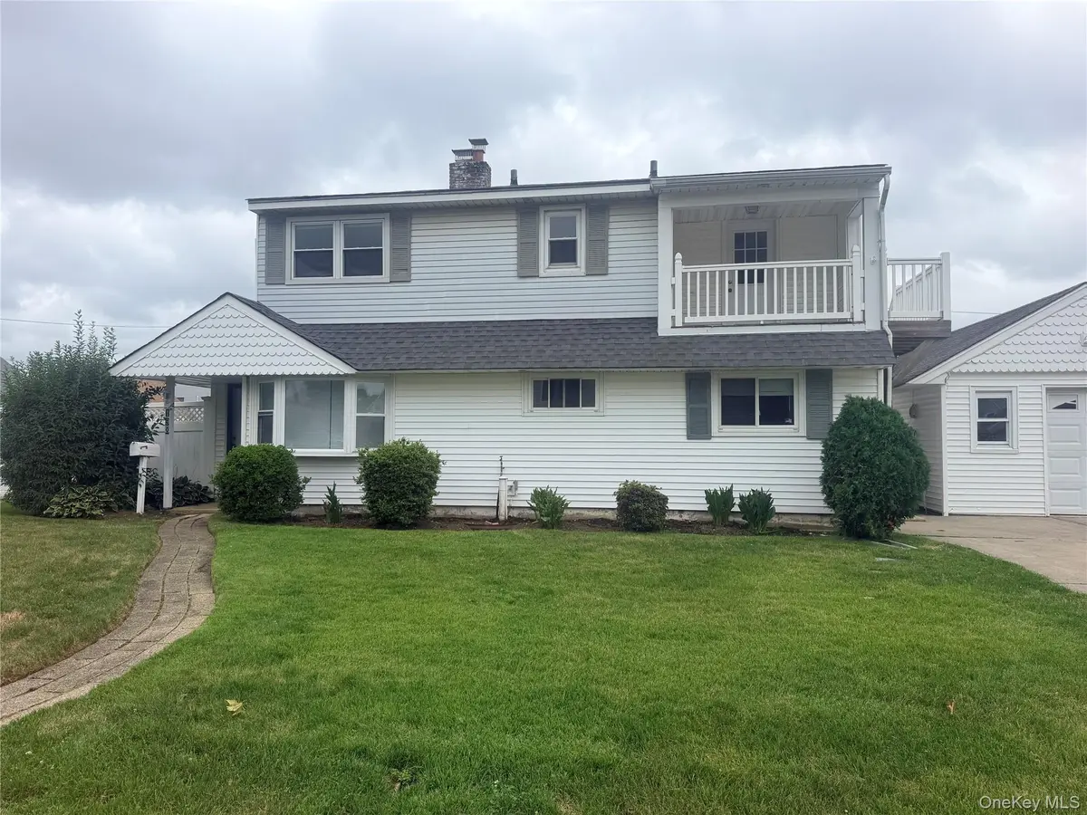 190 Meridian RD, Levittown, NY 11756