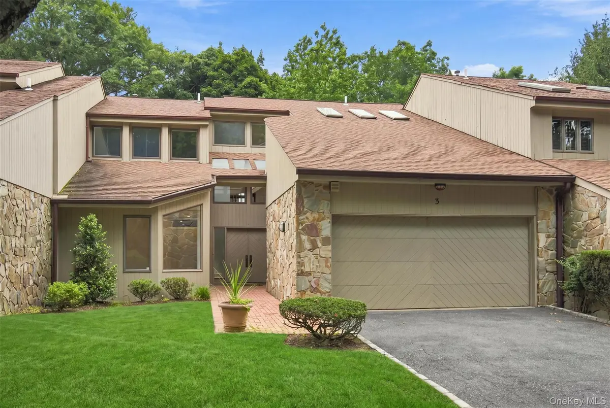 3 Willada LN, Glen Cove, NY 11542