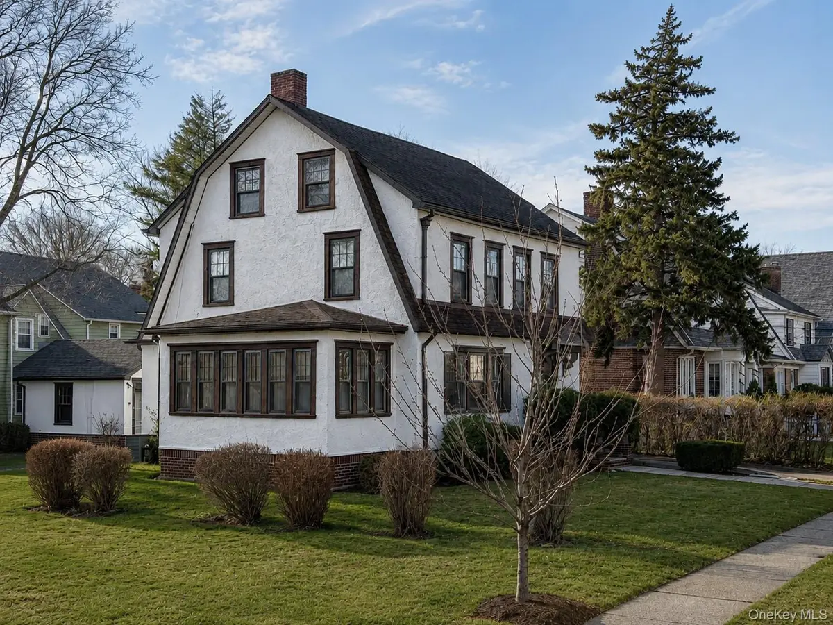 330 E Devonia AVE, Mount Vernon, NY 10552