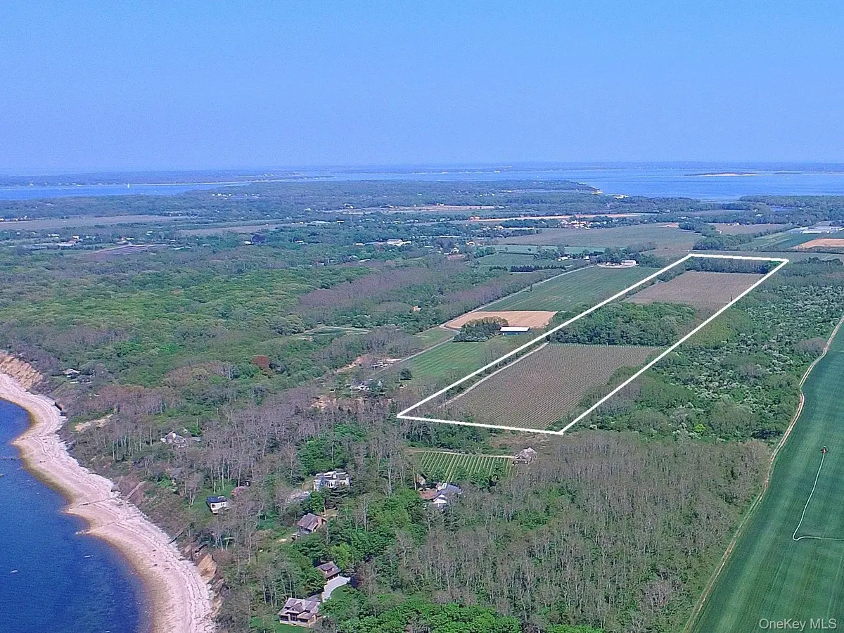 Address not disclosed, Peconic, NY 11958