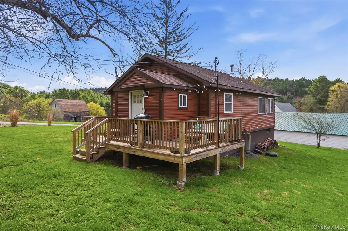 27 Old County RD, Cochecton, NY 12726