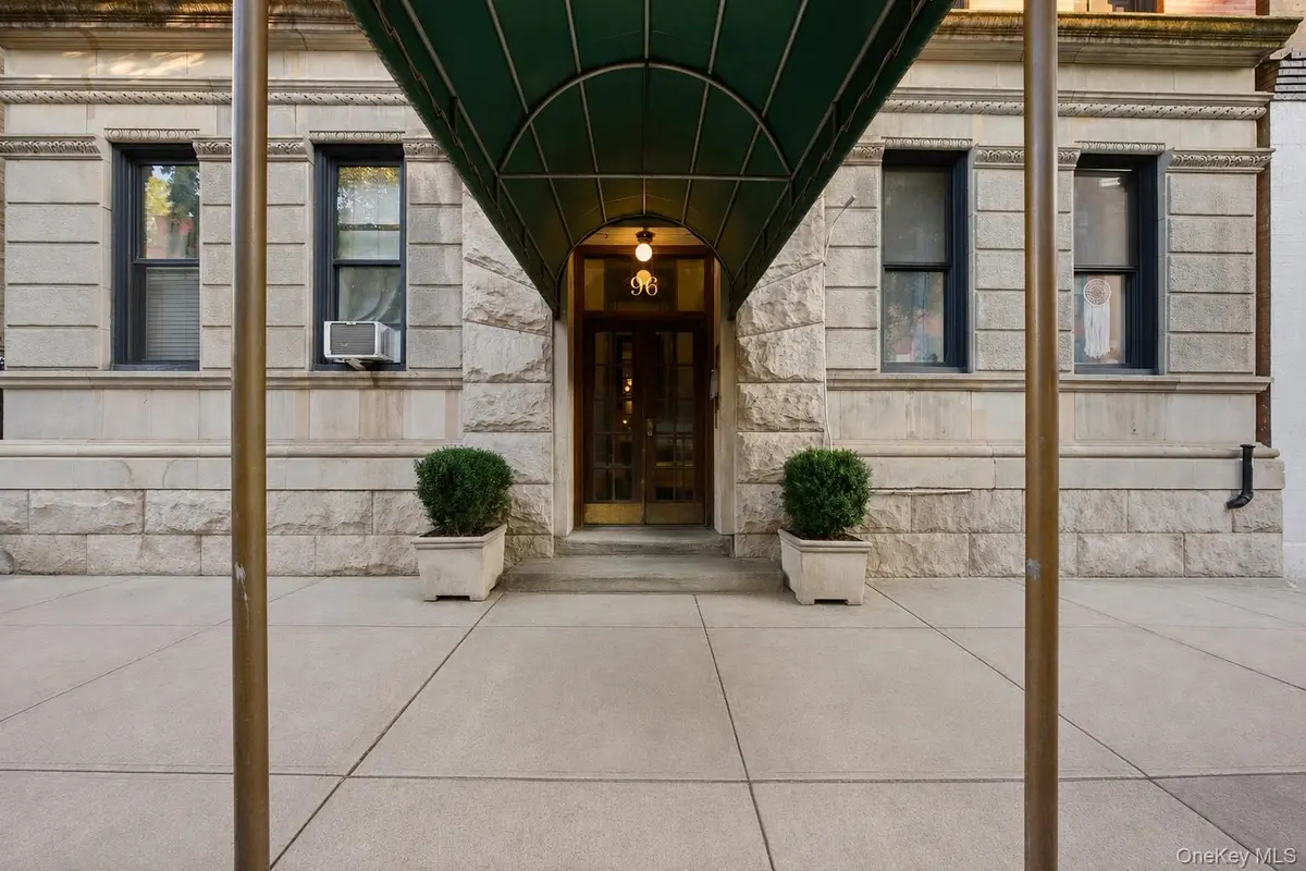 96 Perry ST #B5C, New York (manhattan), NY 10014