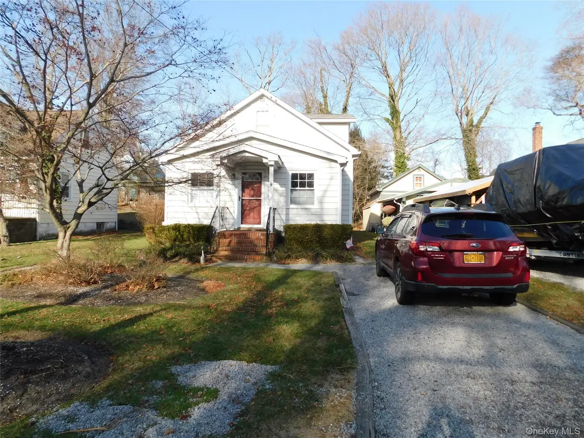 80 Cedar RD, Wading River, NY 11792