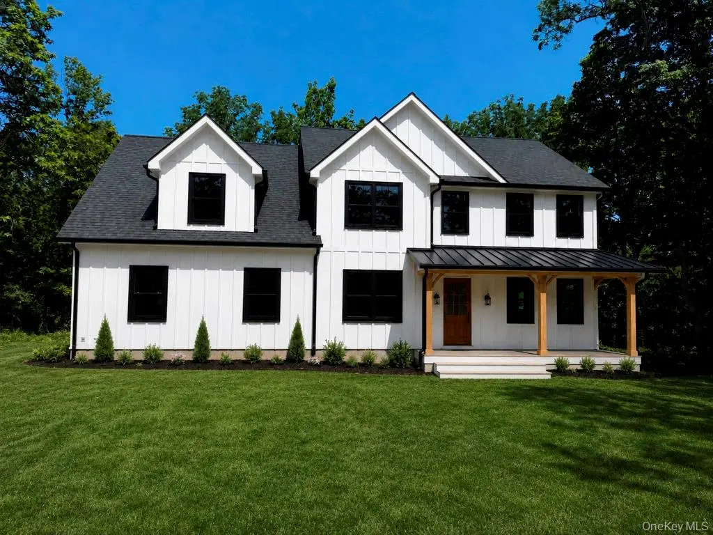 3 Elbow LN, Highland, NY 12528