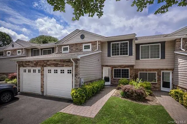 5000 Townhouse DR #2502, Coram, NY 11727