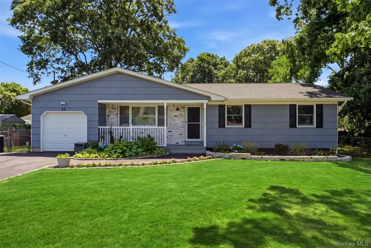 20 Musket DR, Shirley, NY 11967