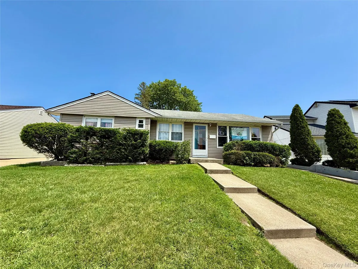 865 Prescott ST, Valley Stream, NY 11580
