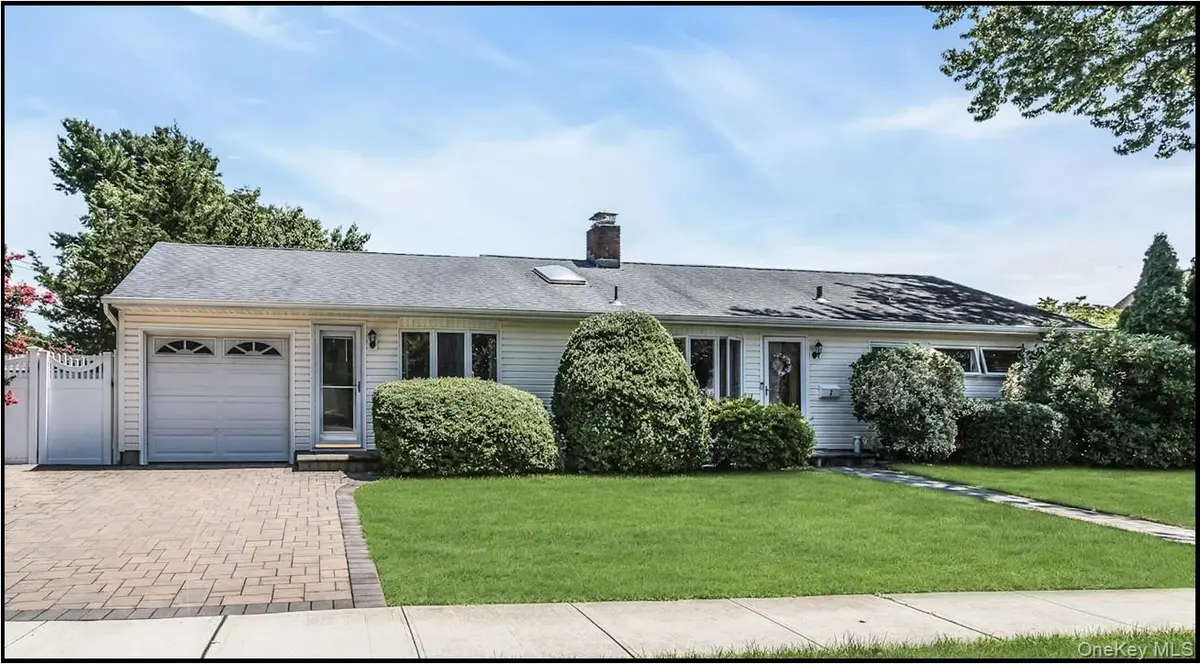 2 Arbor RD, Syosset, NY 11791