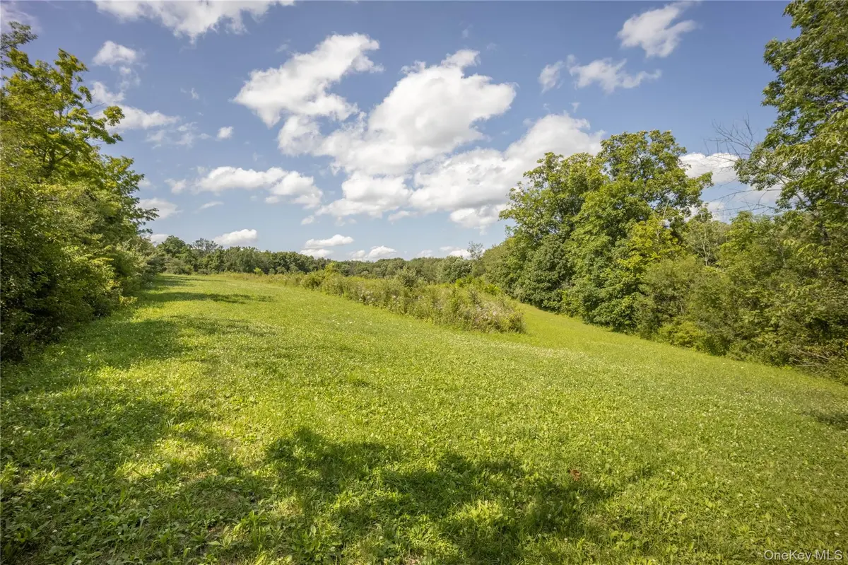 147 Lauer RD, Poughkeepsie, NY 12603