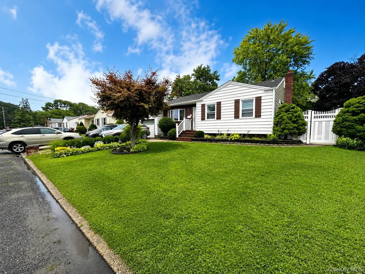 80 Carroll ST, Brentwood, NY 11717