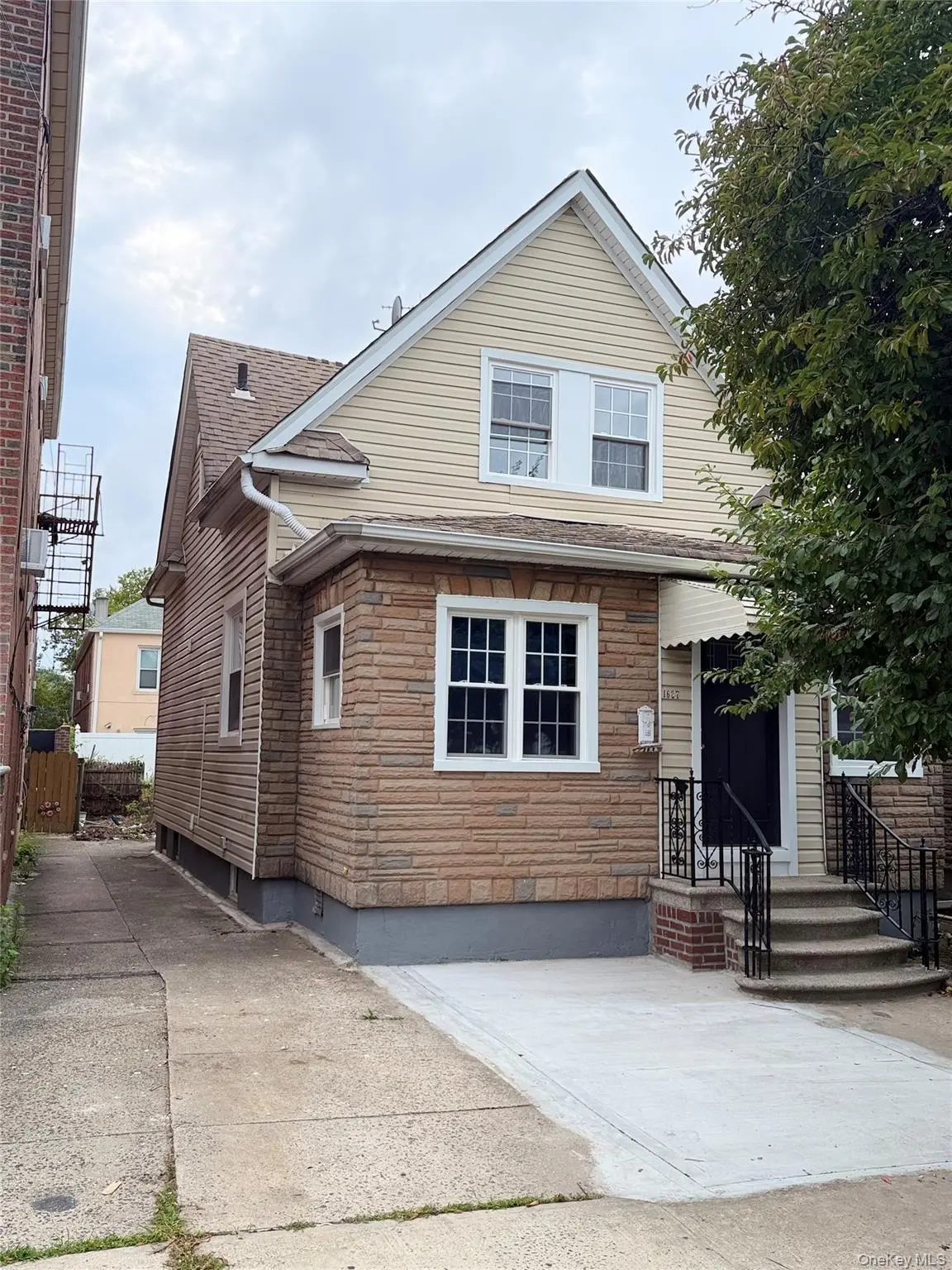 1627 Pilgrim AVE, Bronx, NY 10461