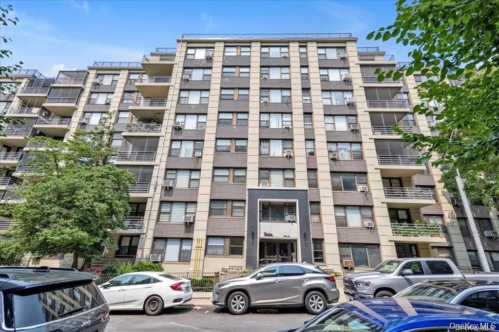 98-10 64 AVE #4H, Rego Park, NY 11374